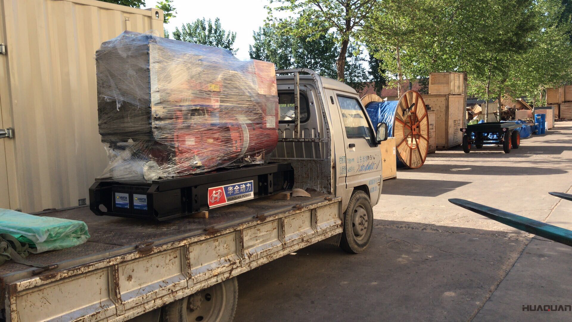 5月29日一臺30kw柴油發電機組從華全順利發往黑龍江