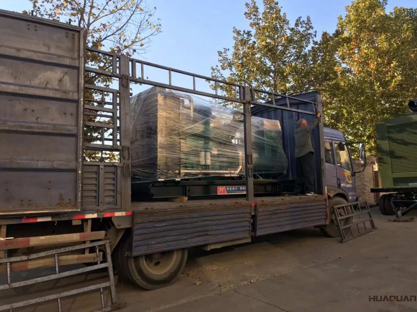 10月18日，一臺(tái)650kw自動(dòng)化柴油發(fā)電機(jī)組從華全動(dòng)力順利發(fā)往黑龍江