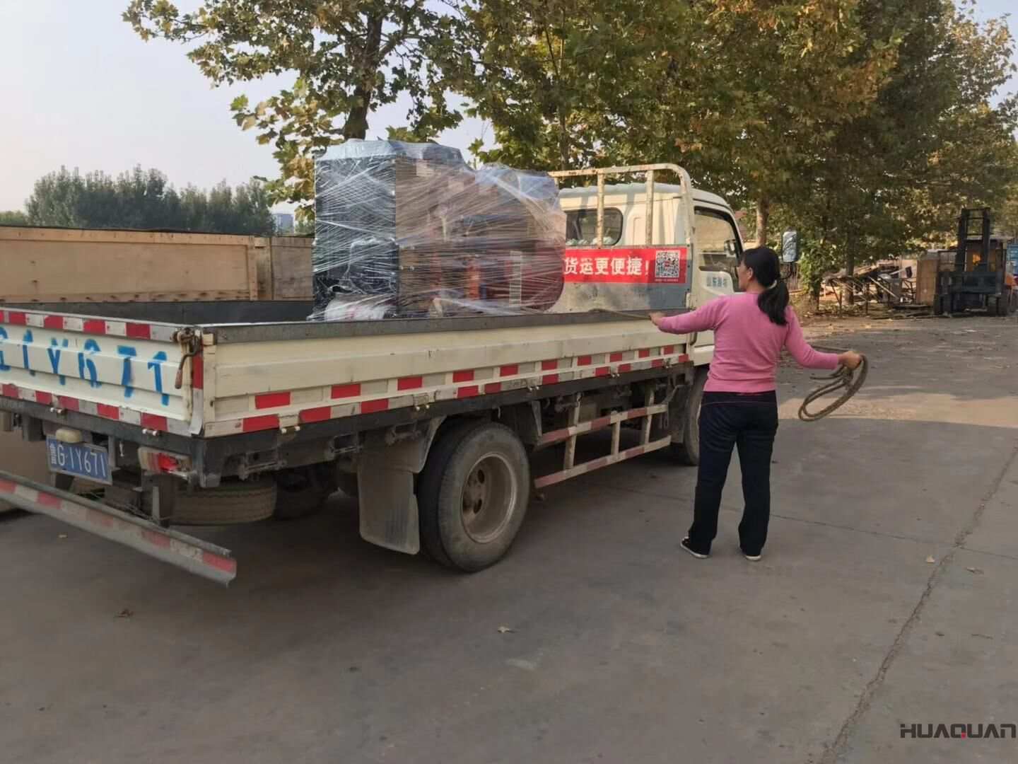 一臺40kw標(biāo)配柴油發(fā)電機(jī)組于10月25日從華全動力順利發(fā)往江蘇