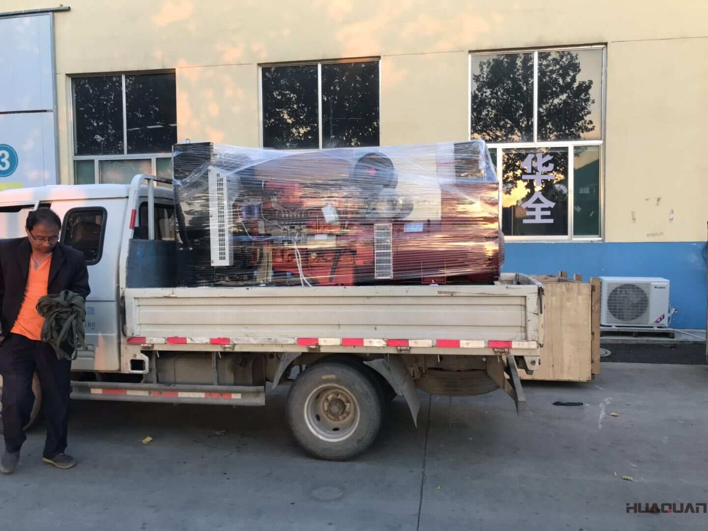 一臺150kw標(biāo)配柴油發(fā)電機(jī)組于10月27日順利從華全動力發(fā)往山東