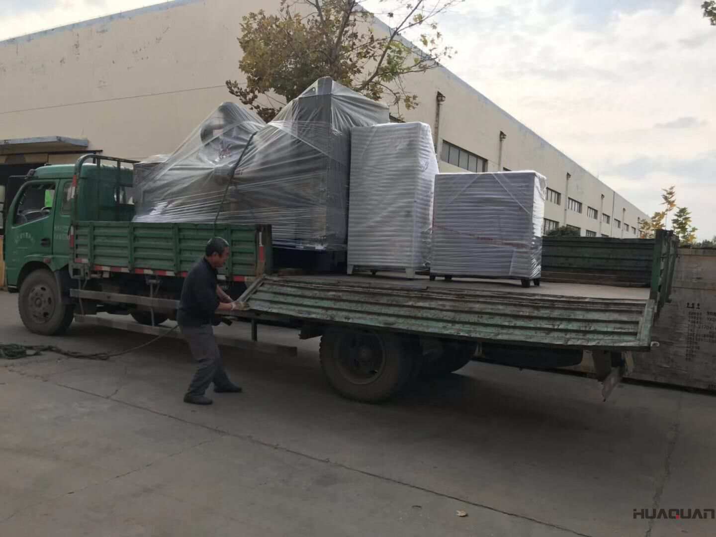 10月30日，山東吳先生在華全動力訂購了一臺600kw靜音箱柴油發(fā)電機(jī)組，現(xiàn)已檢查無誤正式發(fā)往目的地