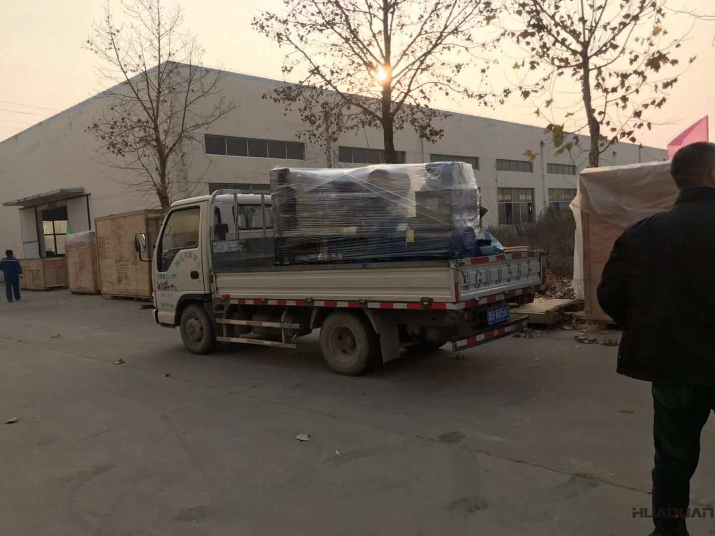 一臺150kw標(biāo)配柴油發(fā)電機組于11月6日已經(jīng)從華全動力順利發(fā)往陜西省