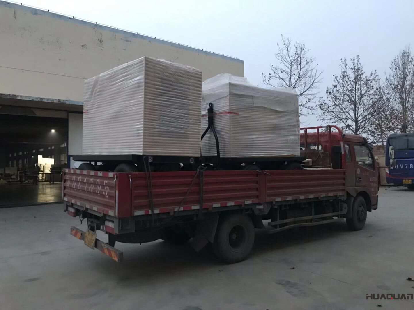 福建劉先生從華全動力訂購的10kw和40kw標配柴油發電機組已于11月29日順利發往目的地