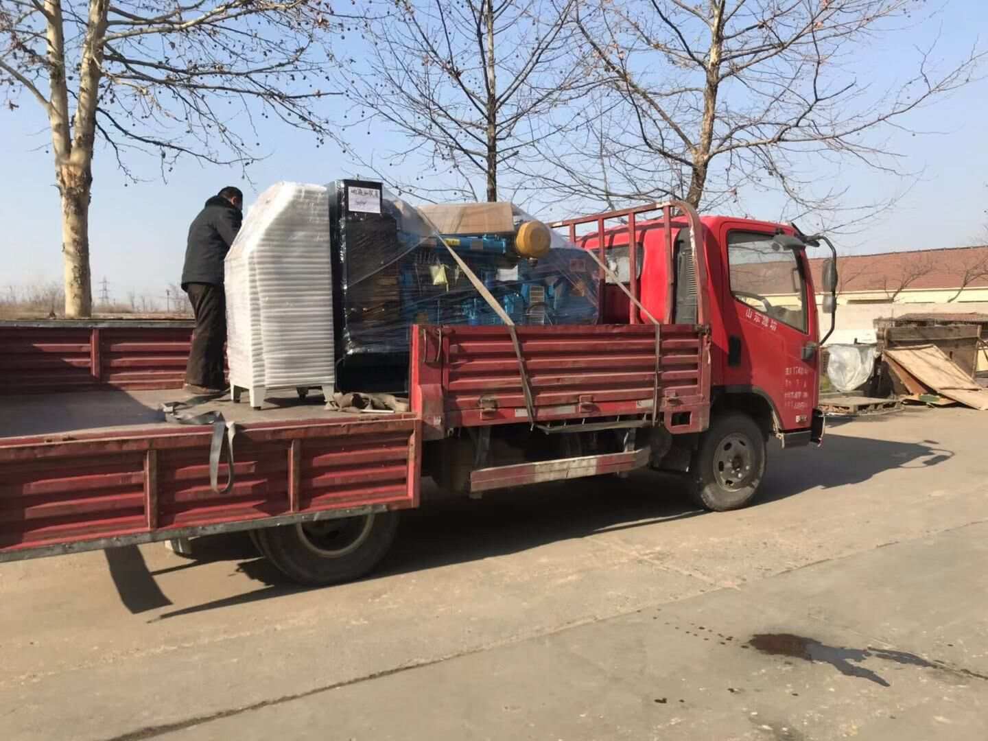 1月17日，袁先生從華全動力采購的50kw自動化柴油發電機組現已成功發往江西省